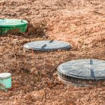 Betonowy zbiornik na ścieki – od wyboru do montażu krok po kroku